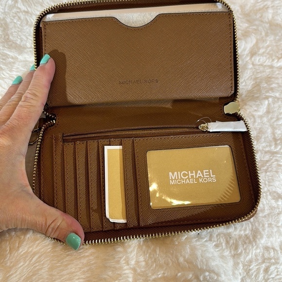 NWT Michael Kors Fulton, large flat phone case, leather brown clutch